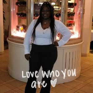 Meet your Posher, Andrea